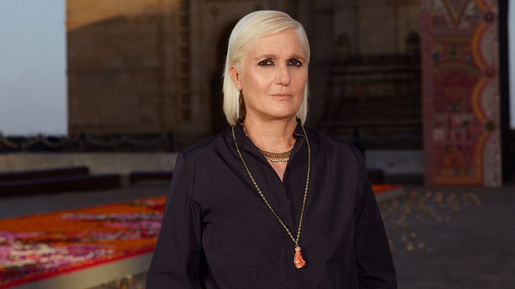 Maria Grazia Chiuri analyse l’impact du défilé Dior en Inde