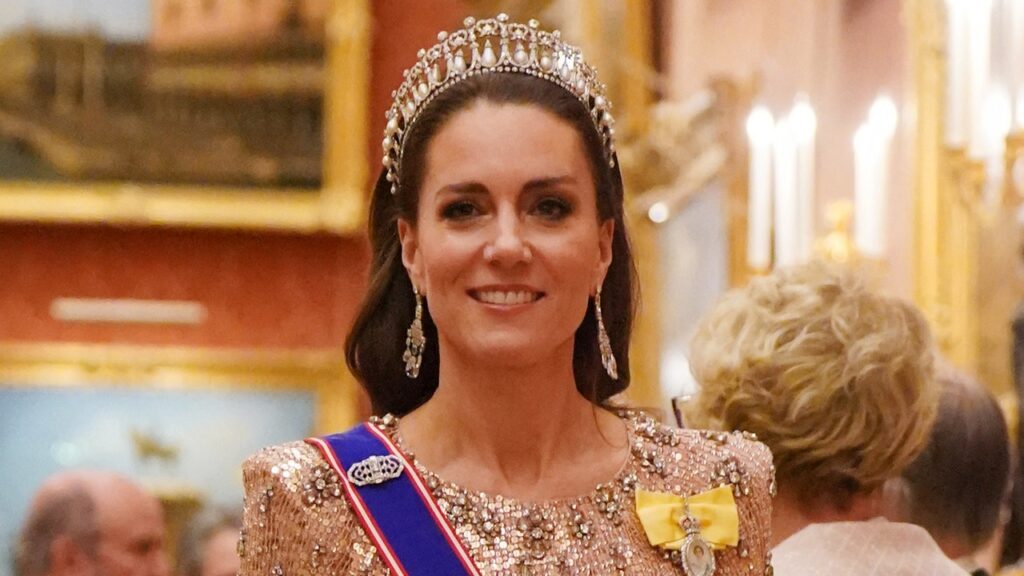 Kate Middleton sauve à nouveau le diadème à nœuds de diamants de Lady Di