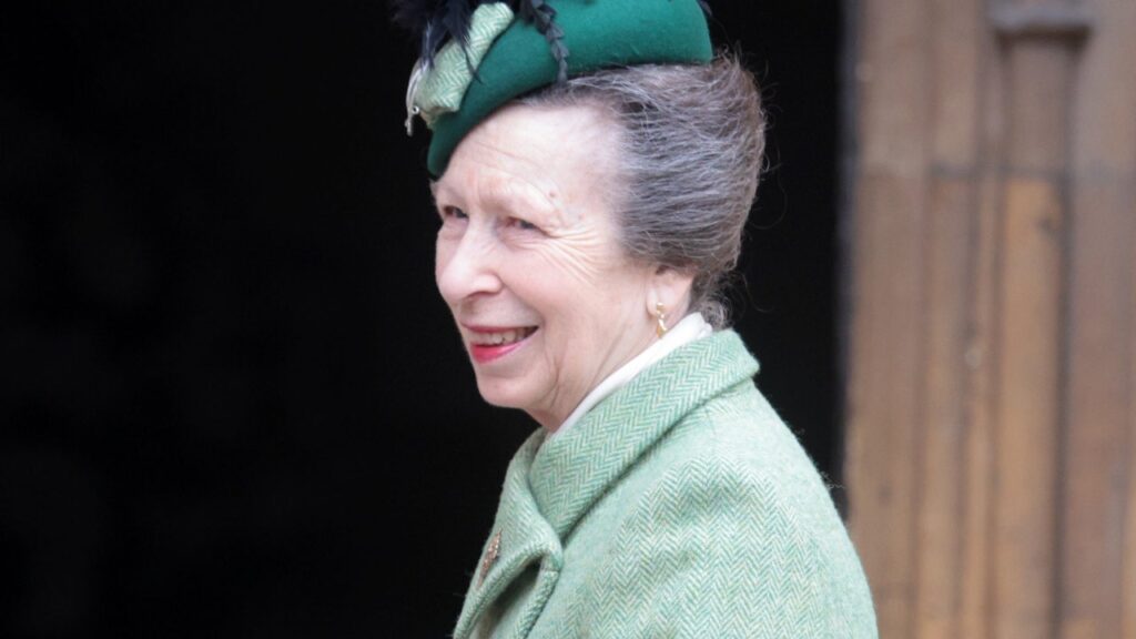 Les tenues de Pâques de la reine Camilla et de la princesse Anne cachent-elles un message ?
